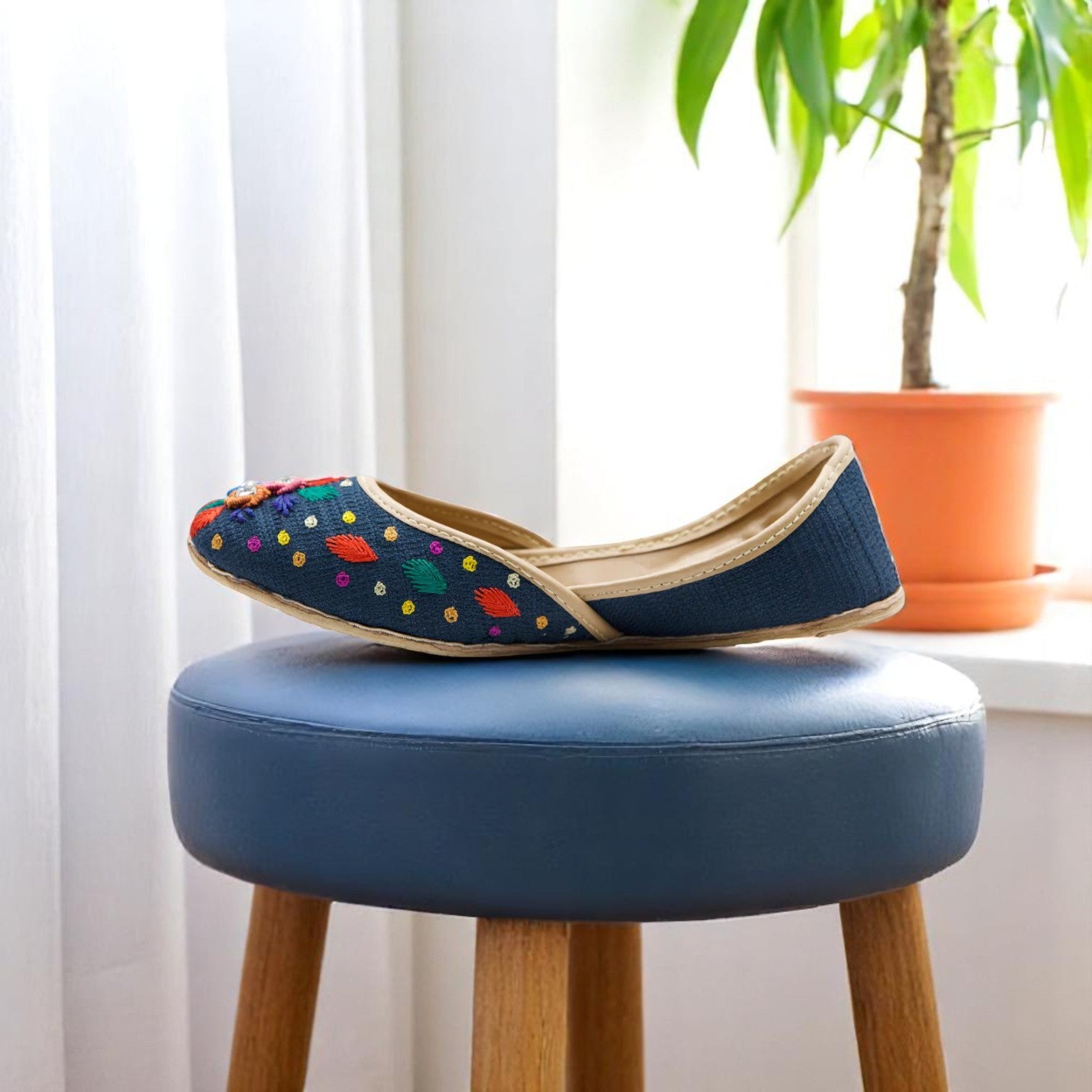Blue Juttis – Ujaala