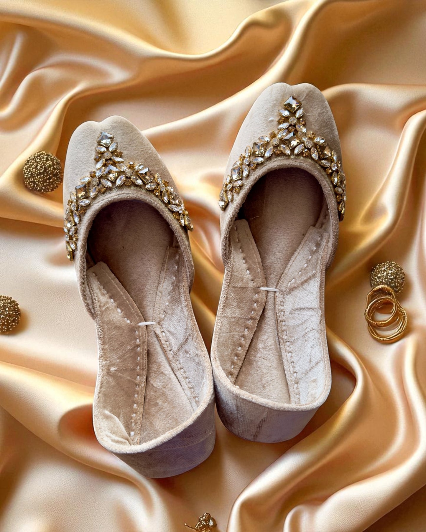 Aarya - Beige Jutti