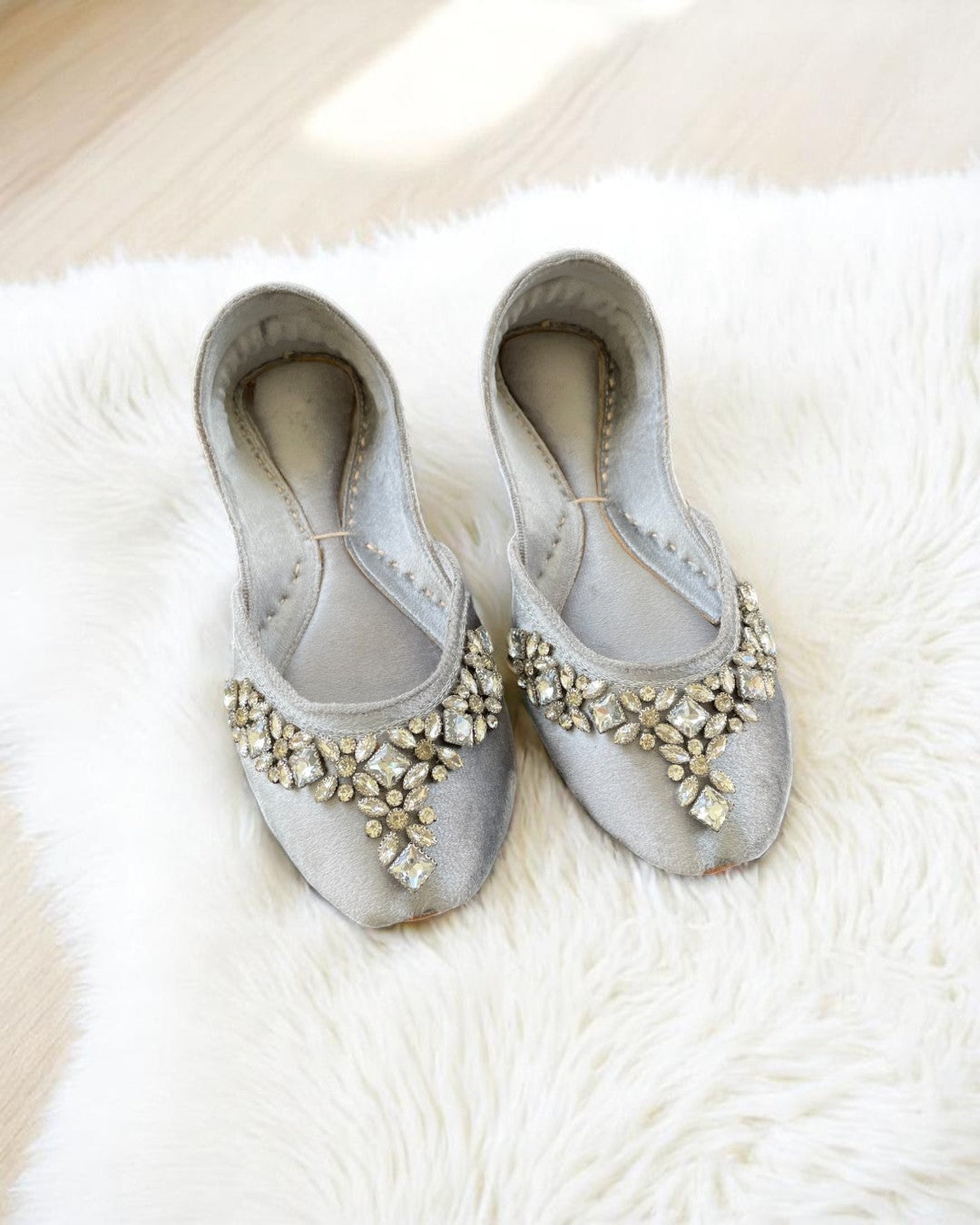 Aarya - Grey Jutti
