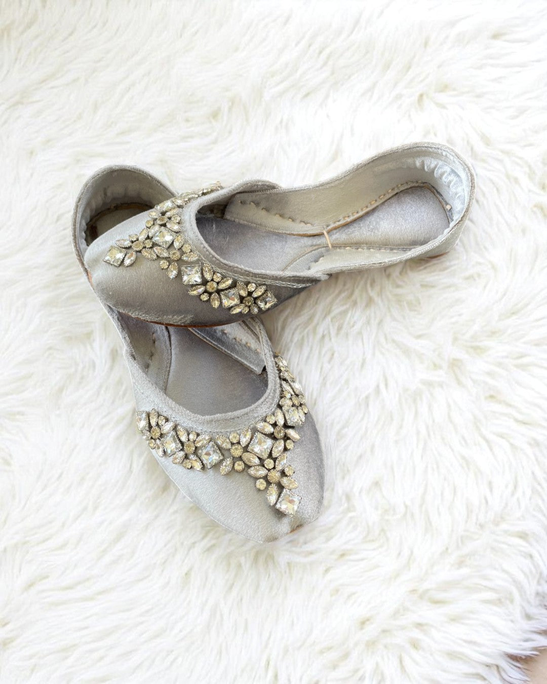 Aarya - Grey Jutti