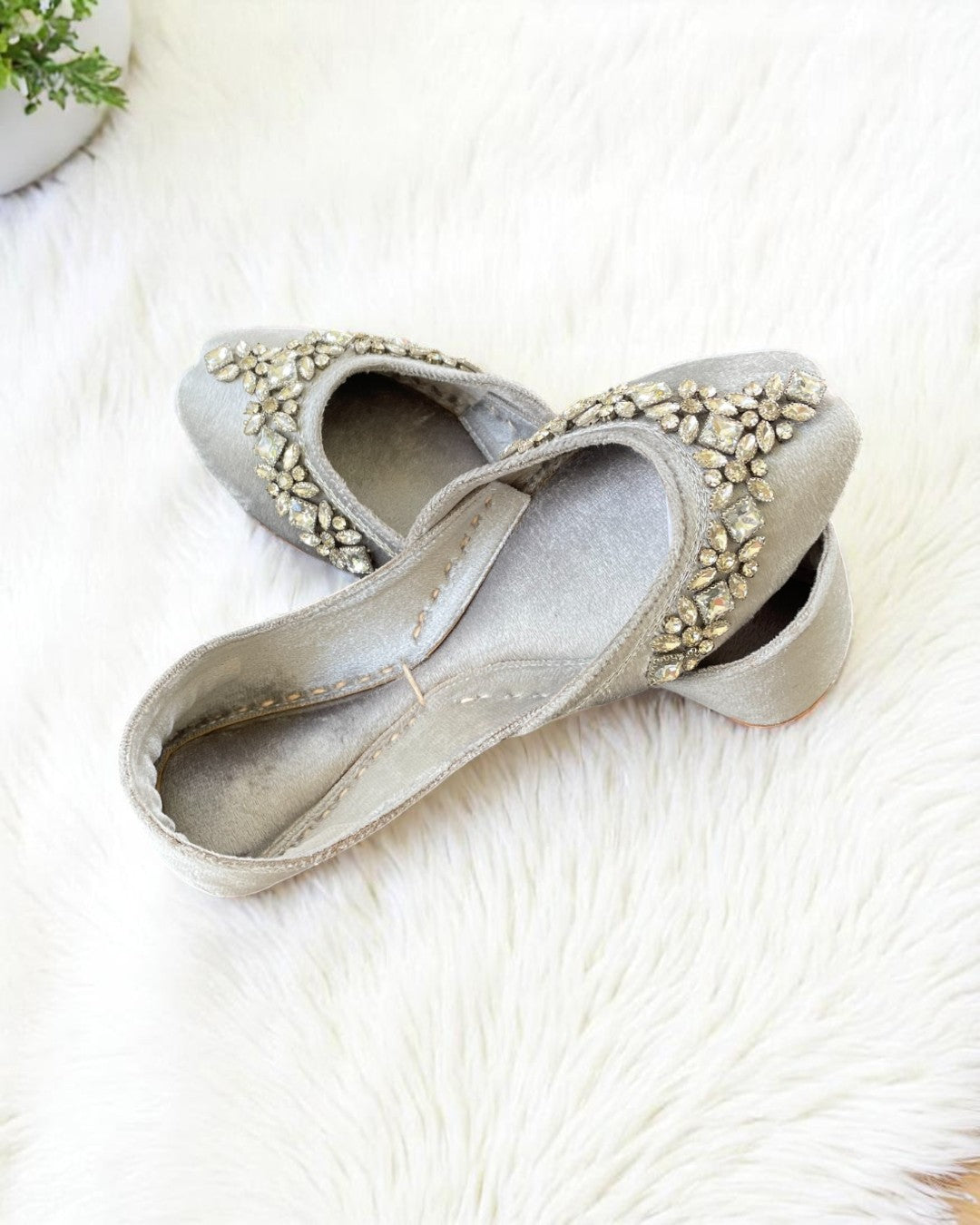 Aarya - Grey Jutti