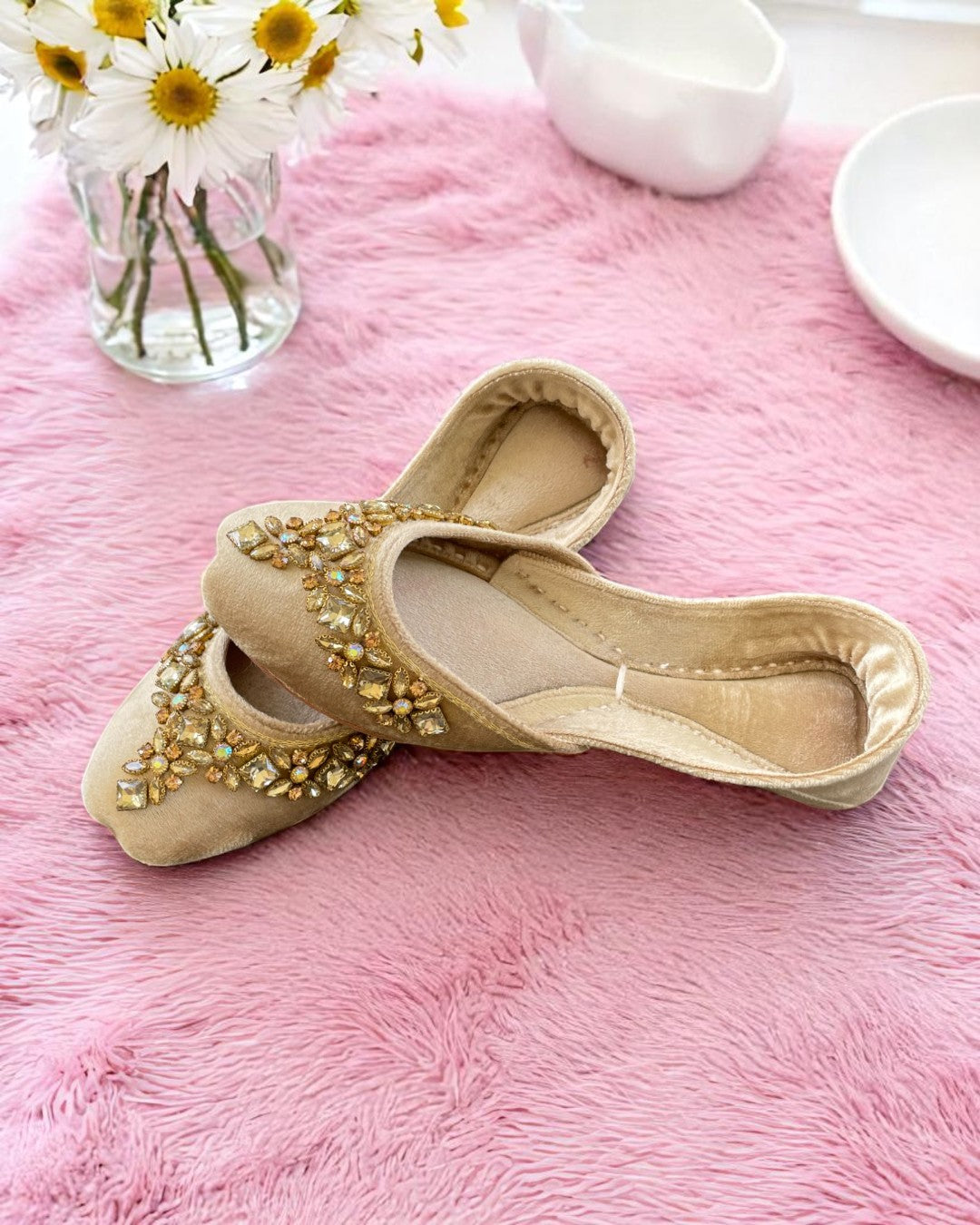 Aarya - Beige Jutti