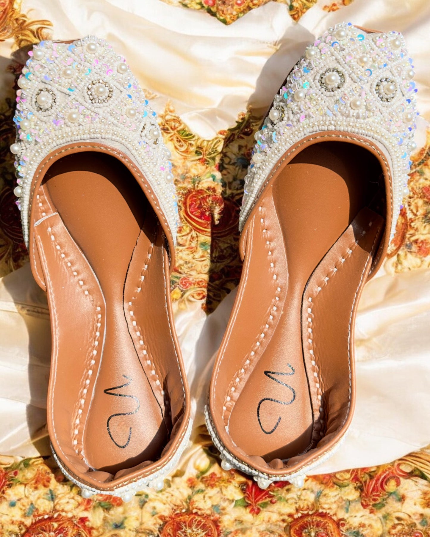 white bridal jutti