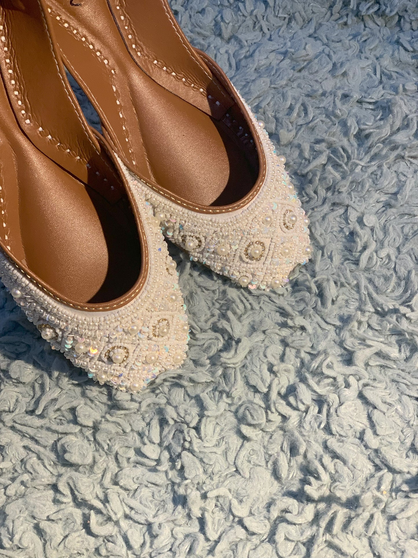 white mehendi jutti