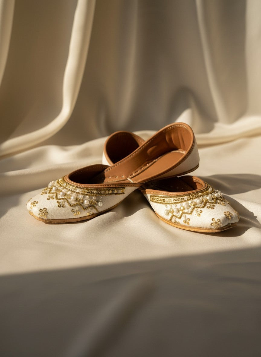Shakti - White Jutti