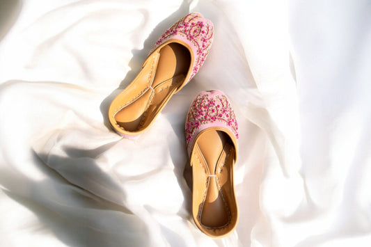 Timeless Beauty of Pink Juttis