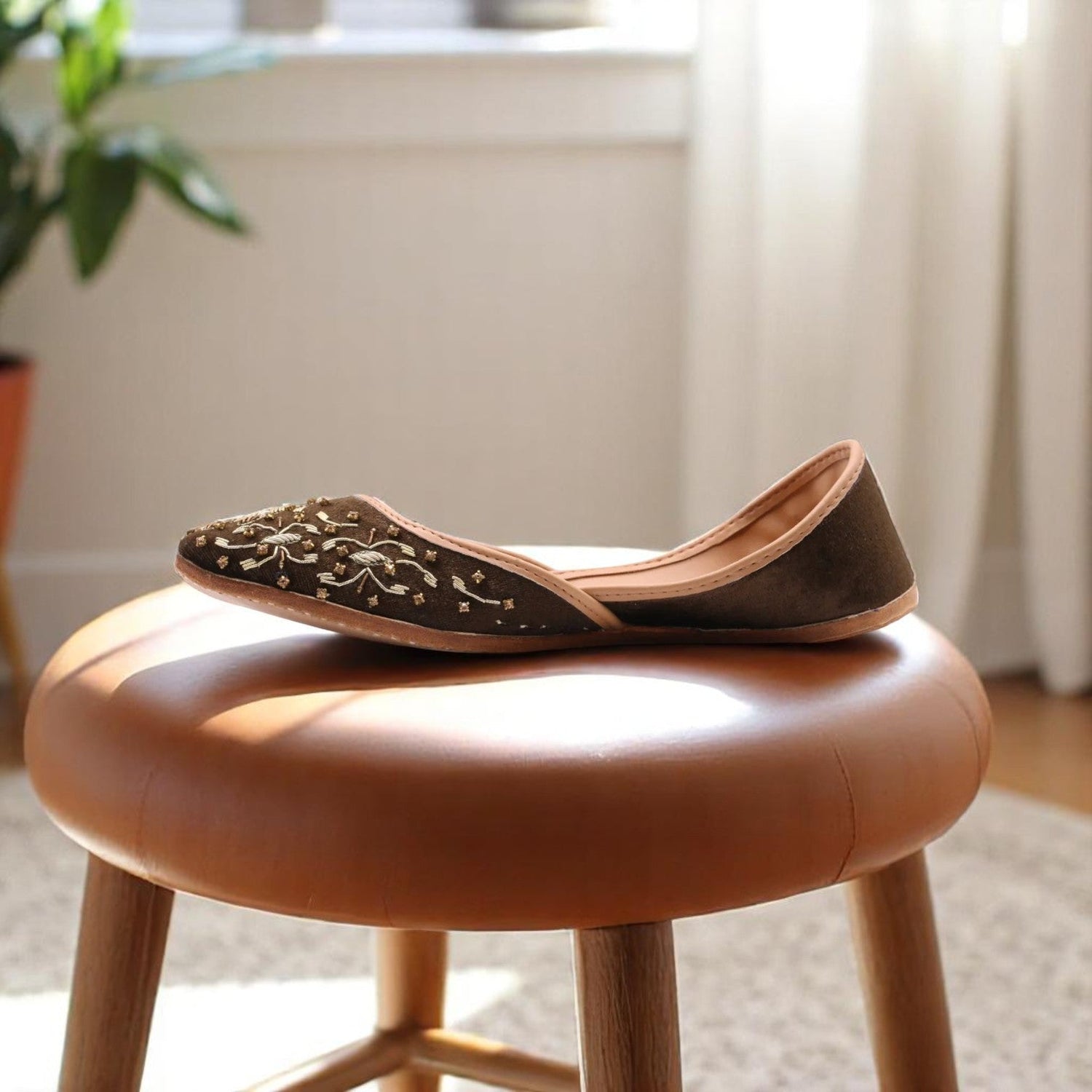 brown juttis
