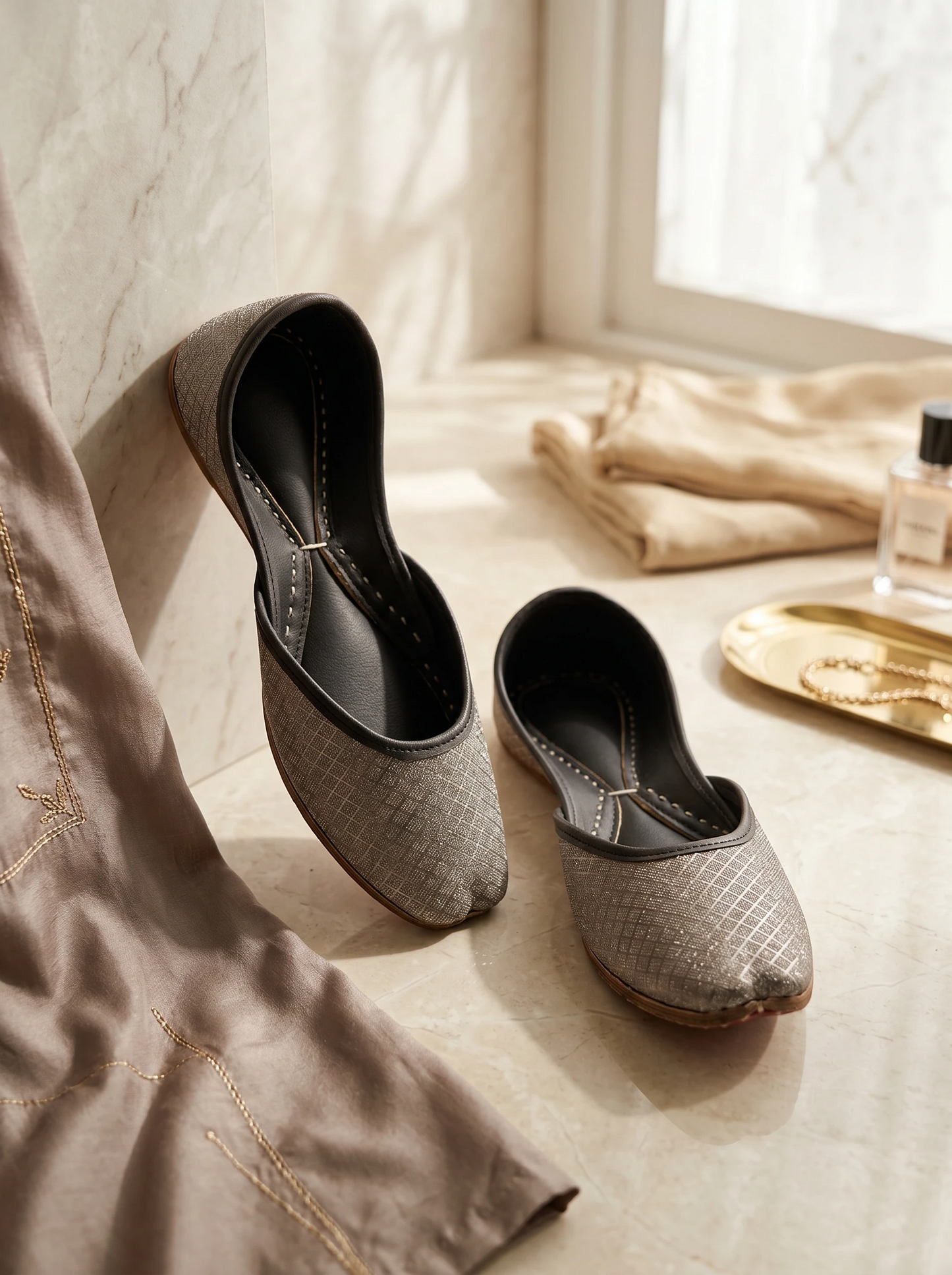Mahi - Silver Jutti