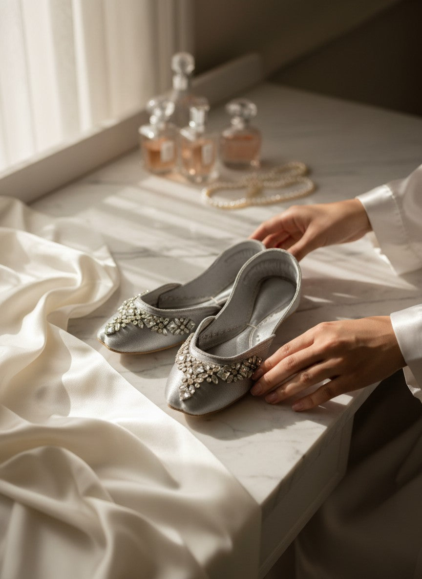 Aarya - Grey Jutti