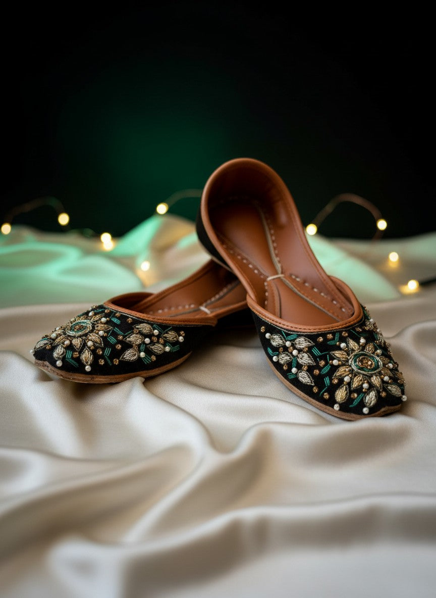 Qila - Black Jutti