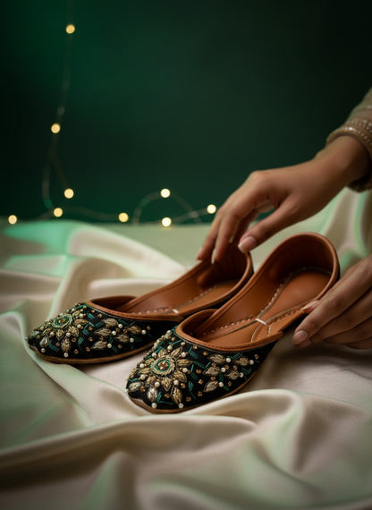 Qila - Black Jutti