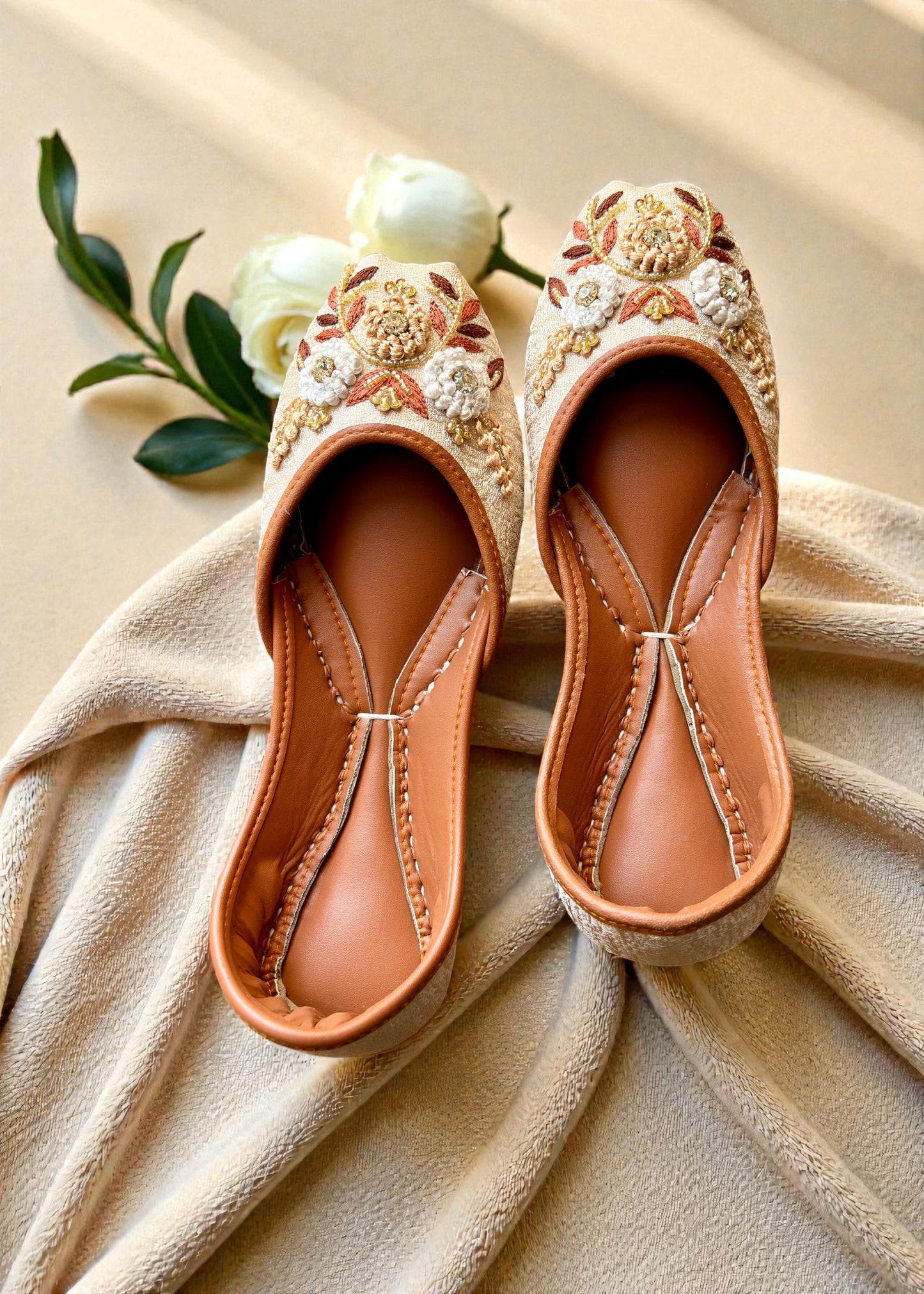 Naazneen - Beige Jutti