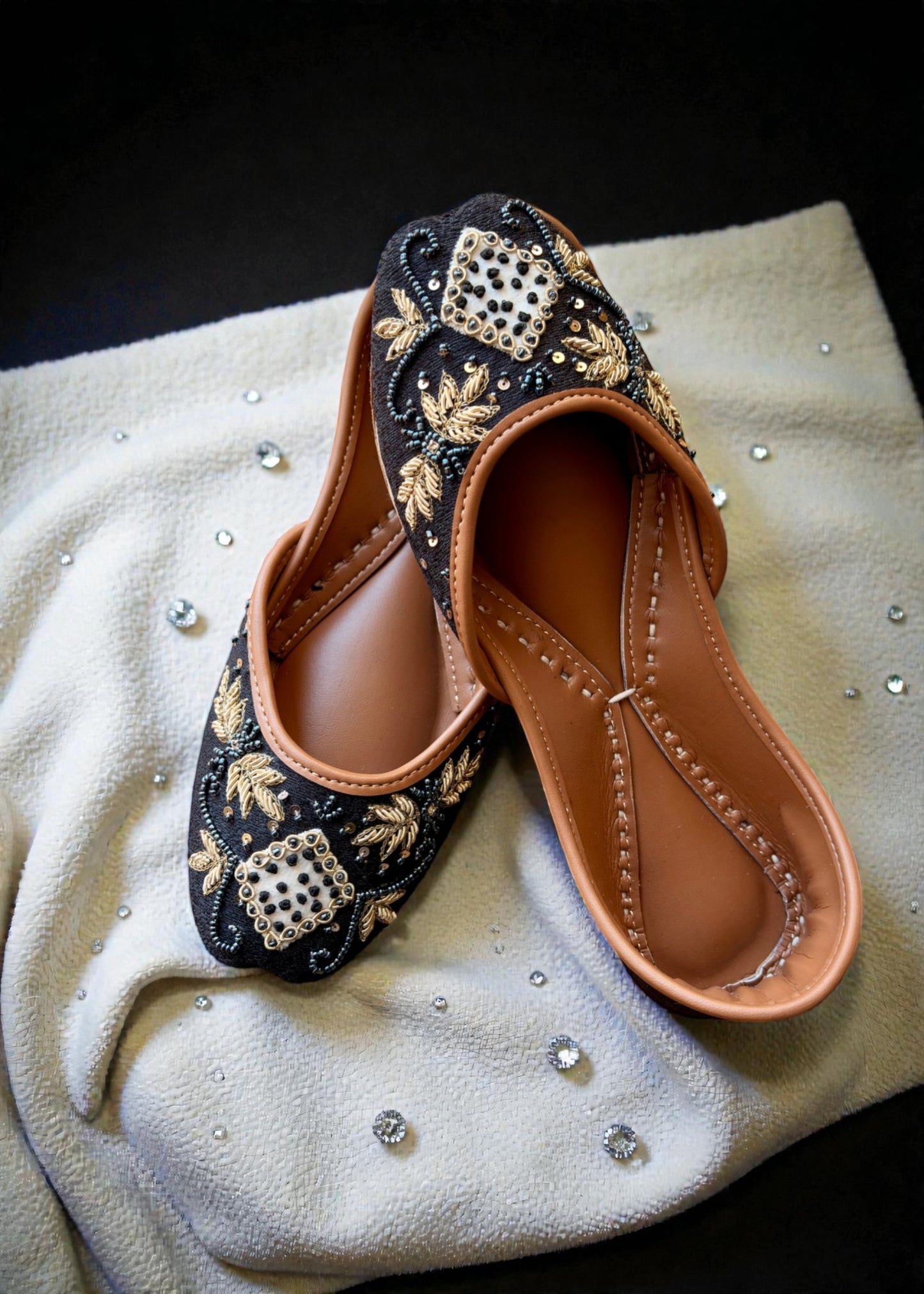 Sunehri Raat - Black Jutti