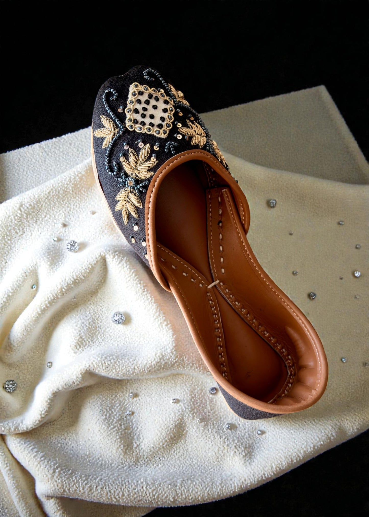 Sunehri Raat - Black Jutti