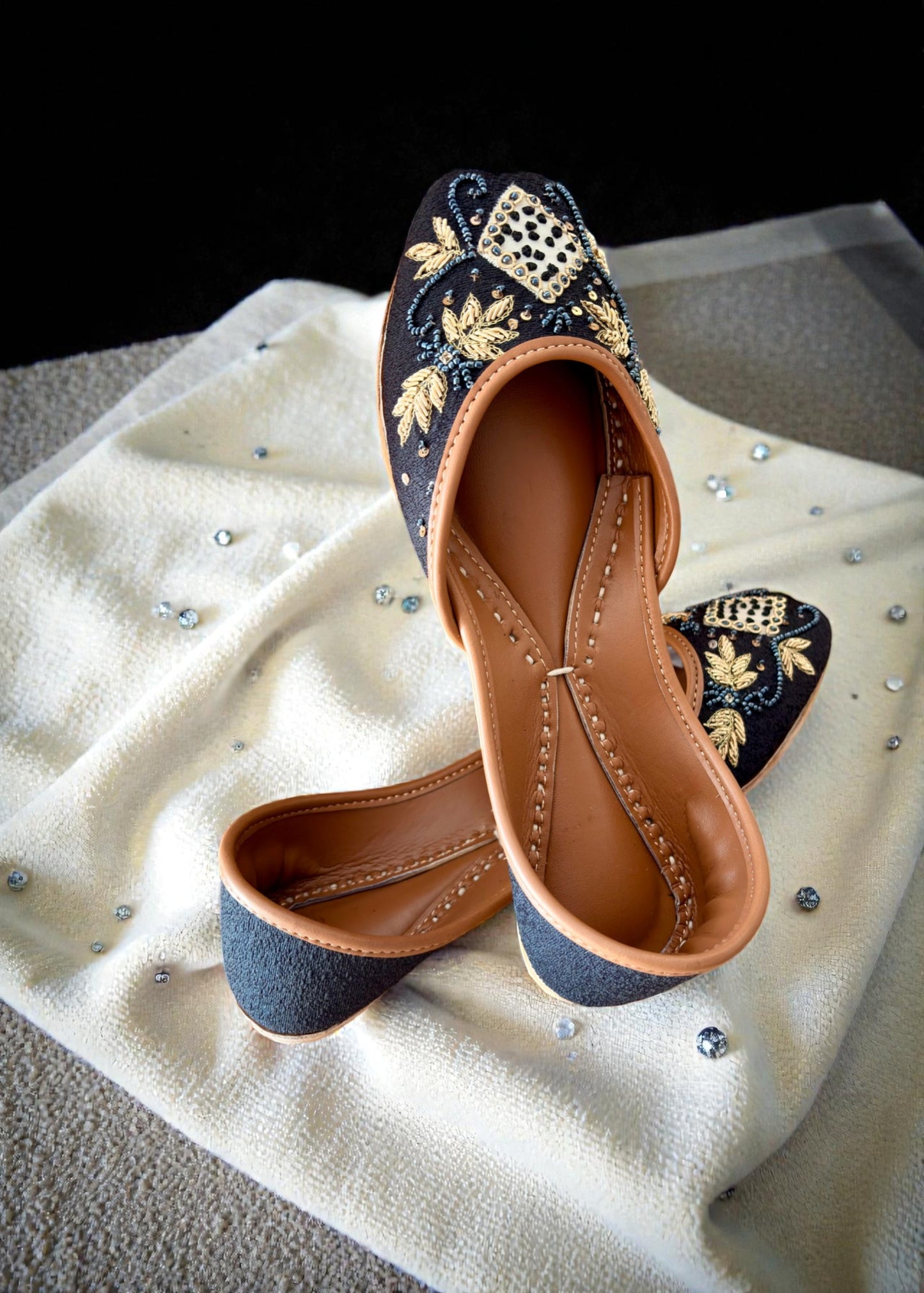 Sunehri Raat - Black Jutti