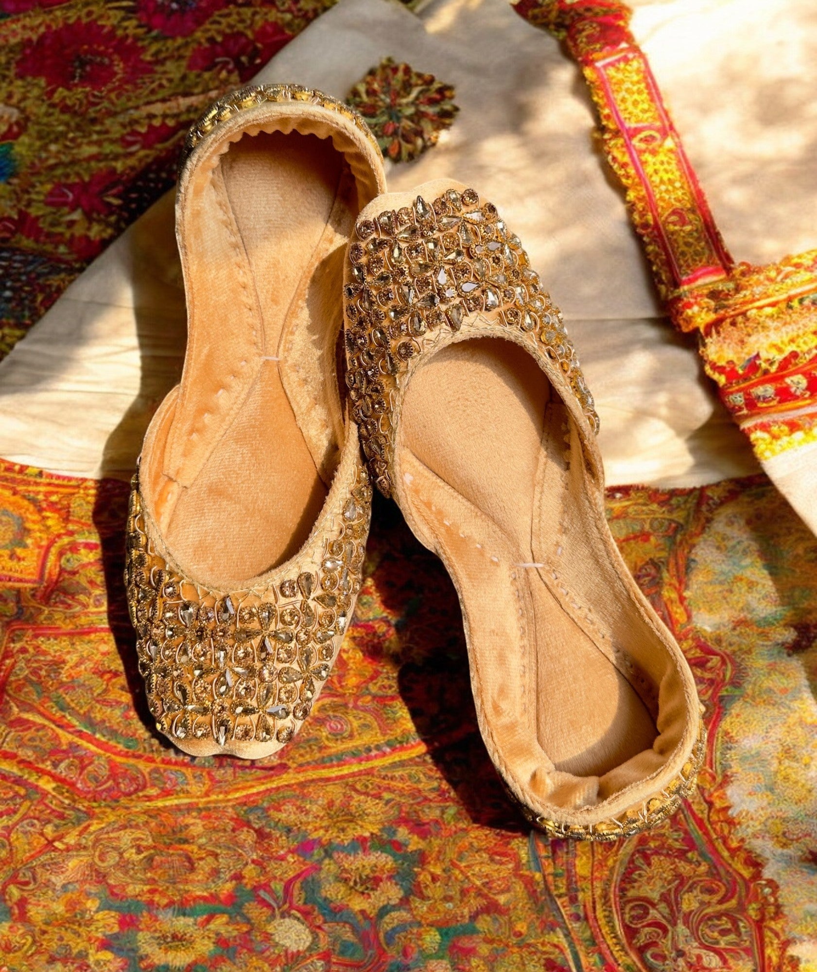 gold Jutti