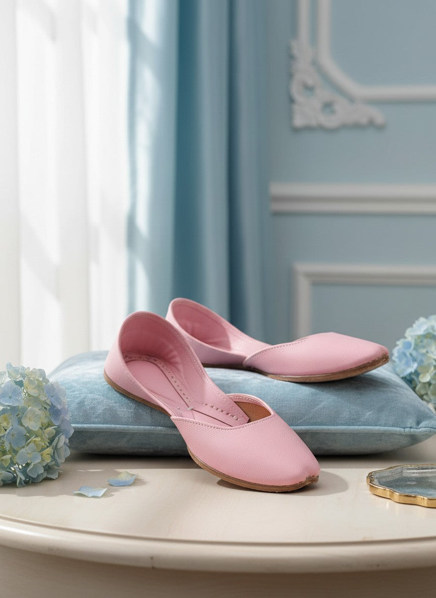 Ujaala Noora pink leather jutti with a plain, eye-catching design.