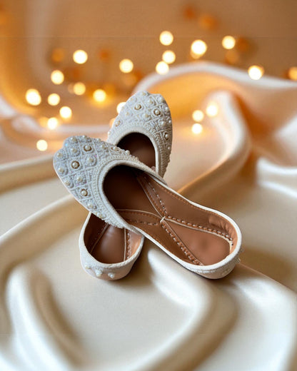 Nayaab - White Jutti