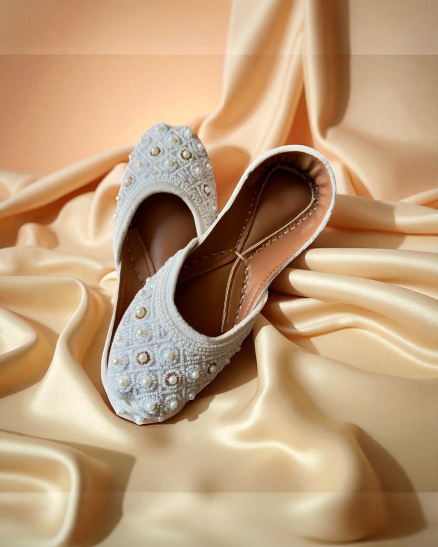 Nayaab - White Jutti