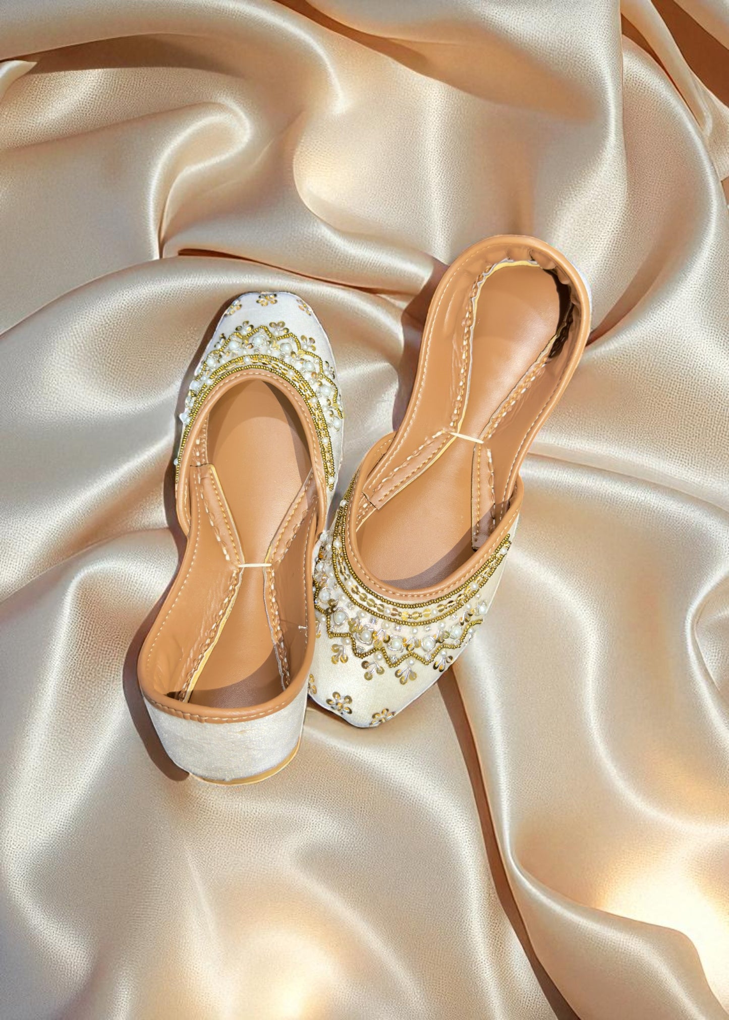 Shakti - White Jutti