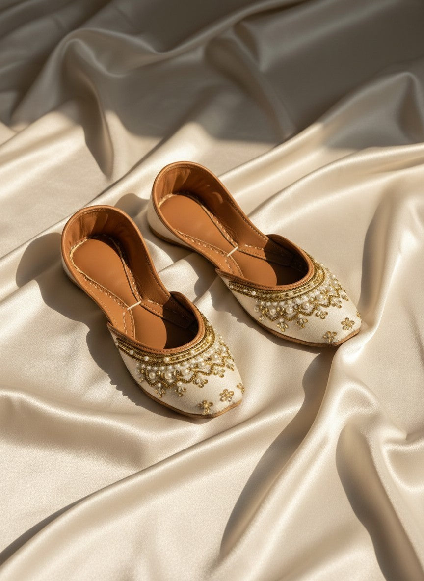 Shakti - White Jutti
