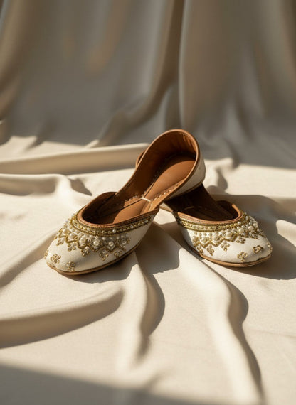 Shakti - White Jutti