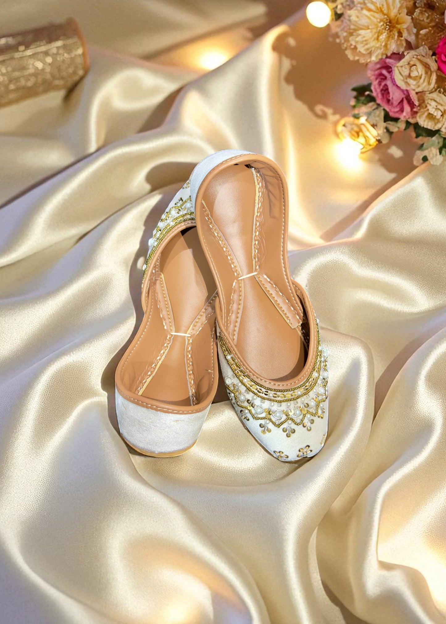 Shakti - White Jutti