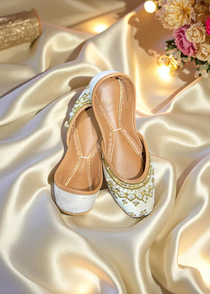 Shakti - White Jutti