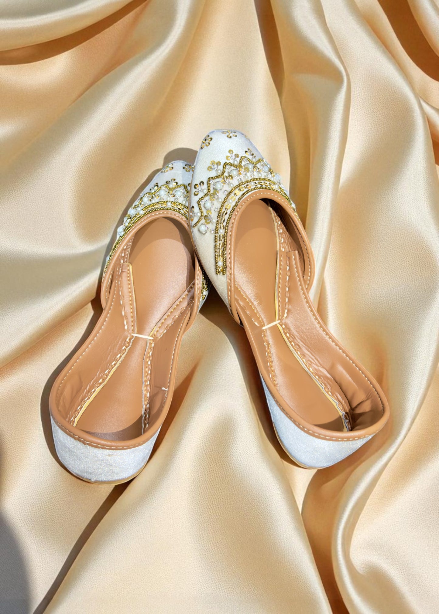 Shakti - White Jutti