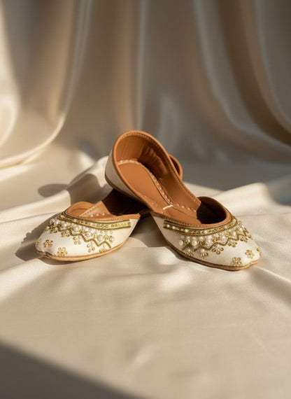 Shakti - White Jutti