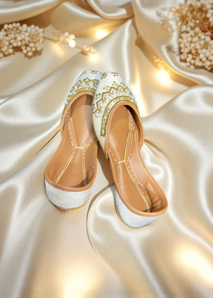 Shakti - White Jutti