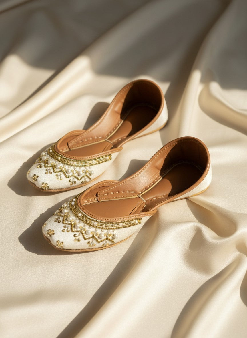 Shakti - White Jutti