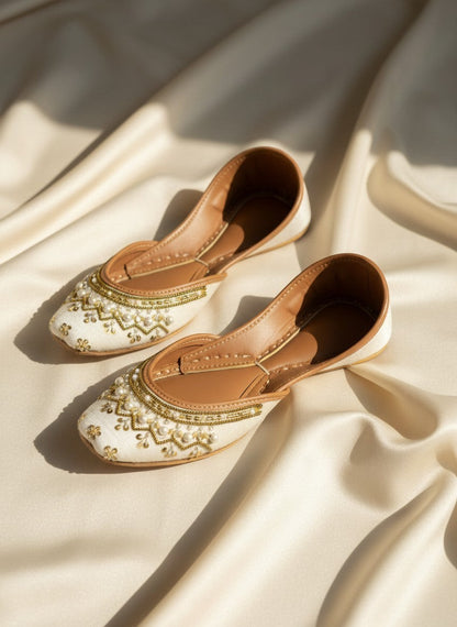 Shakti - White Jutti